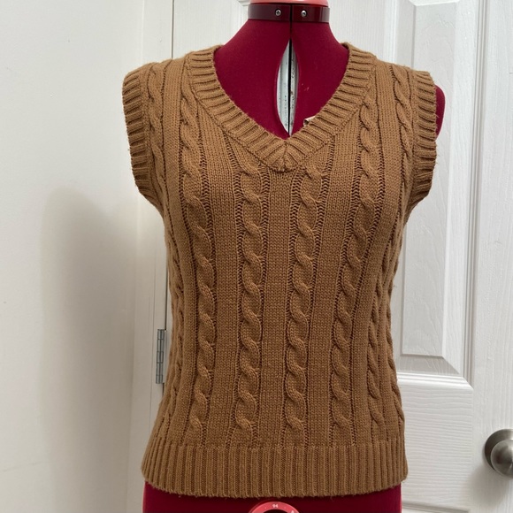 ROMWE women v neck khaki cable knit sweater vest. Size S. Used. - Picture 6 of 8